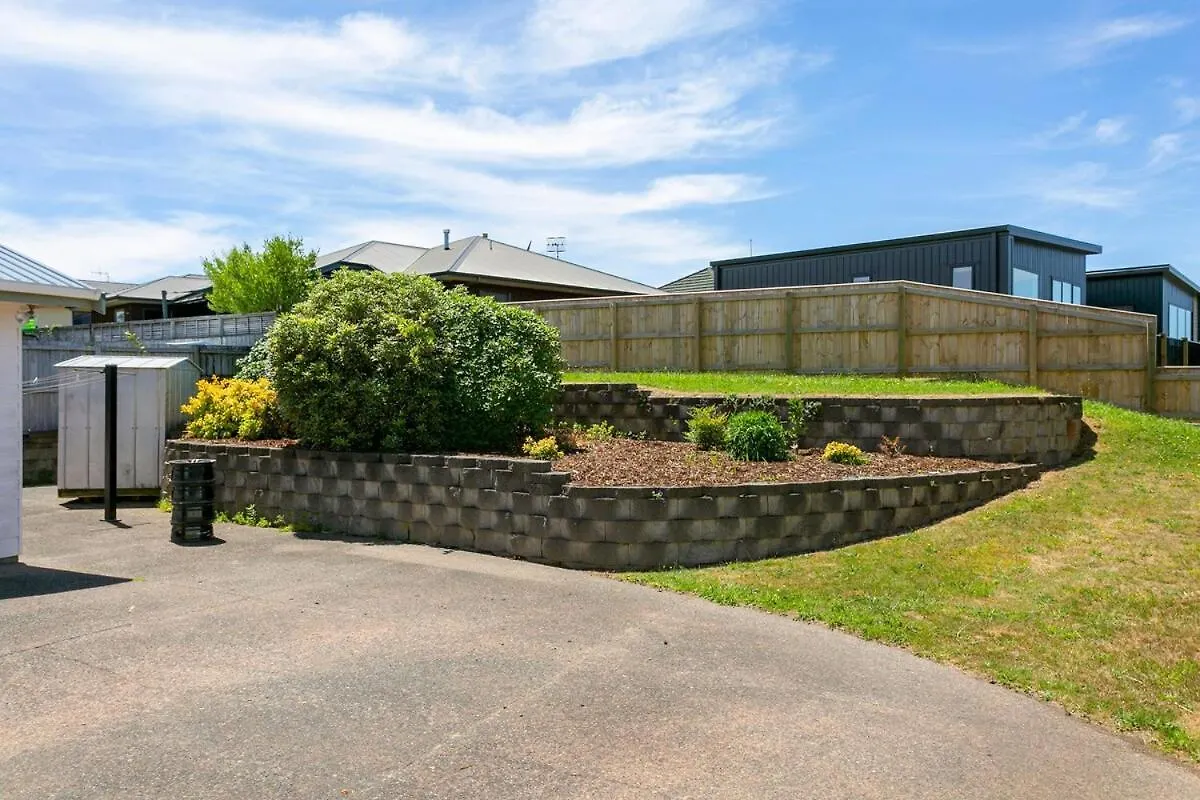 Lakewood Cottage, Cozy Lakeview Stay In Central Taupo New Zealand
