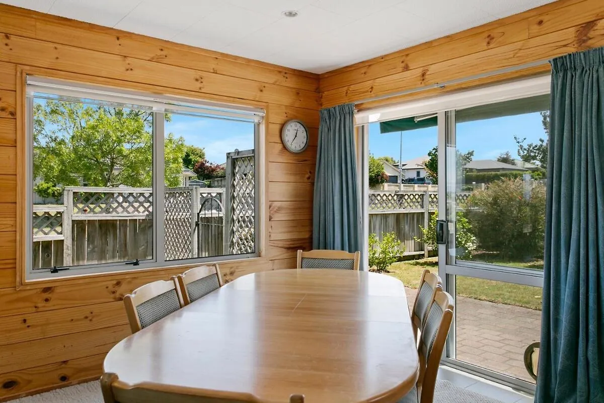 Lakewood Cottage, Cozy Lakeview Stay In Central Taupo 0*,  New Zealand