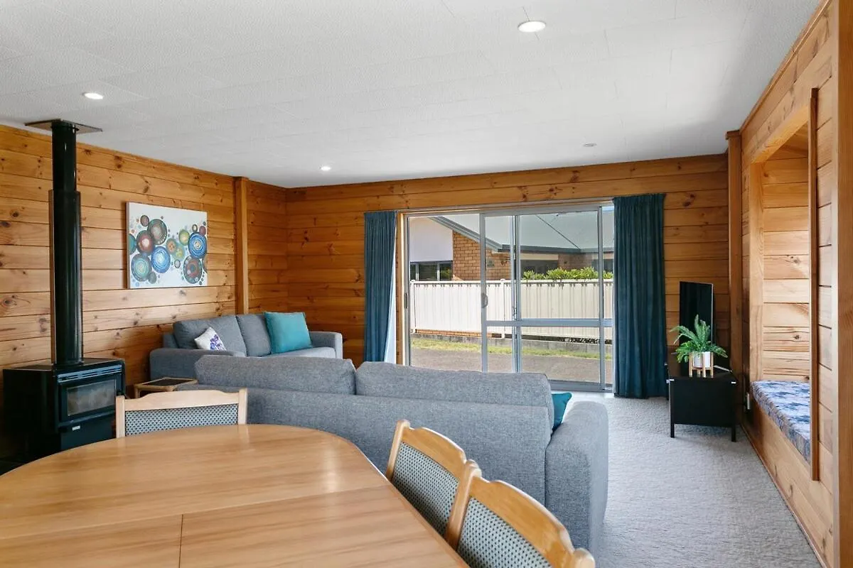 Holiday home Lakewood Cottage, Cozy Lakeview Stay In Central Taupo