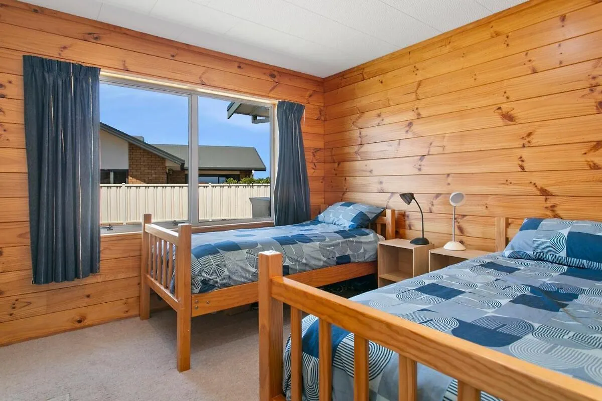 Lakewood Cottage, Cozy Lakeview Stay In Central Taupo