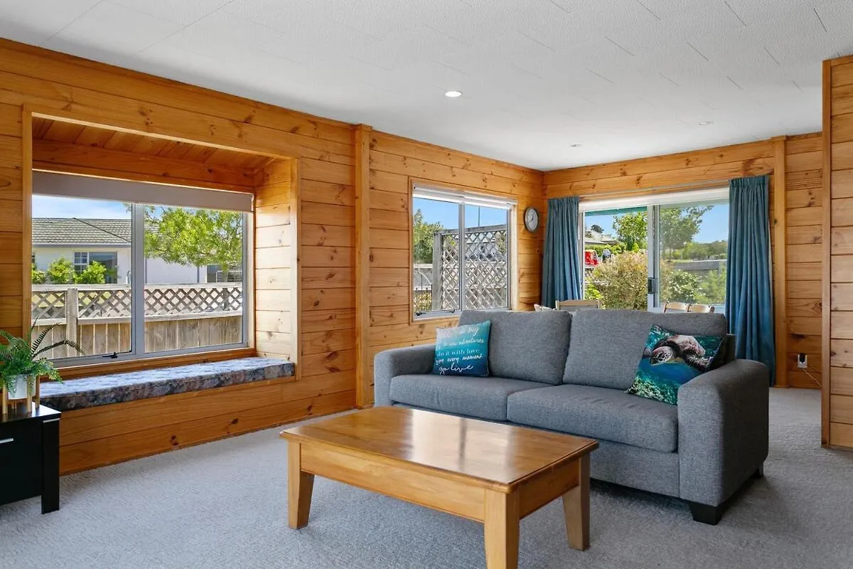 Lakewood Cottage, Cozy Lakeview Stay In Central Taupo New Zealand