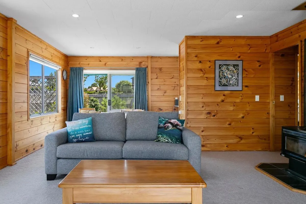 Holiday home Lakewood Cottage, Cozy Lakeview Stay In Central Taupo