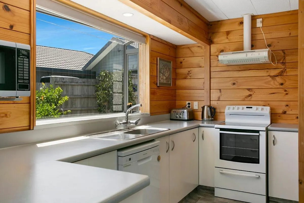 Lakewood Cottage, Cozy Lakeview Stay In Central Taupo 0*,  New Zealand